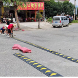 宁远：一灯一带一标志 建设农村安全路