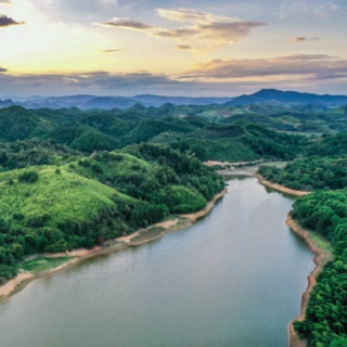 蓝山：湖光山色美如画（组图）