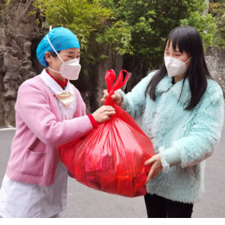 贴心！永州市中医医院为一线人员送去美味零食