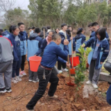 永州一中：学习雷锋见行动 美丽校园添新苗