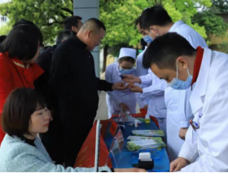 永州市中心医院走进荷叶塘学校开展“世界防治结核病日”公益义诊活动