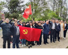 永州四中开展“学习党的二十大精神，缅怀革命先烈忆初心”主题党日活动