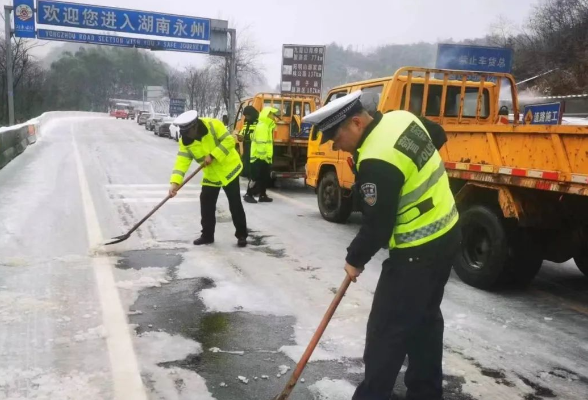 守护潇湘 我们在行动丨永州公安浴“雪”奋战 呈现最美“警”色