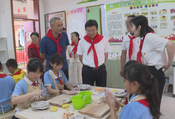 祁阳：蒋良铁与少年儿童共庆”六一”