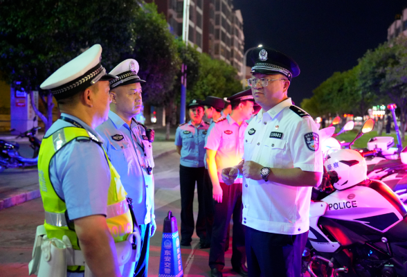 永州丨夏葛桉到一线督导检查夏夜治安巡查宣防第三次集中统一行动