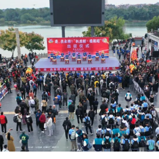 道州龙船挥桨出征 “扒龙船 看湘超”创文旅助威新模式