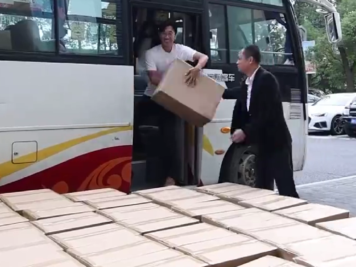 蓝山造 助湘超!湘超永州队定制装备已送达