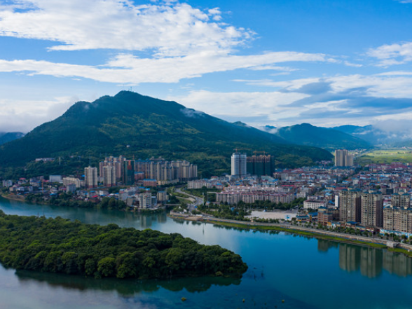 秦志军到双牌征求市《政府工作报告》意见