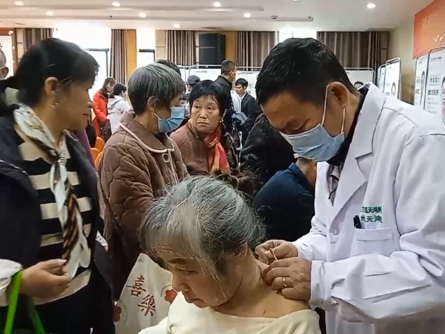 中共永州市民办卫生医疗机构综合委员会开展“先锋义诊·文明践行”活动