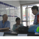 正能量丨蓝山县万元现金遗落公交车厢 司机速寻失主暖人心