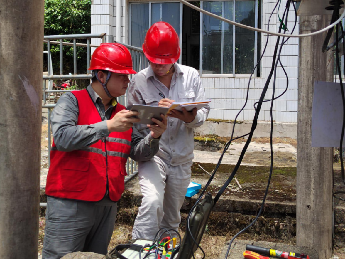 国网永州供电公司：翻山越岭送服务 高温校验显担当