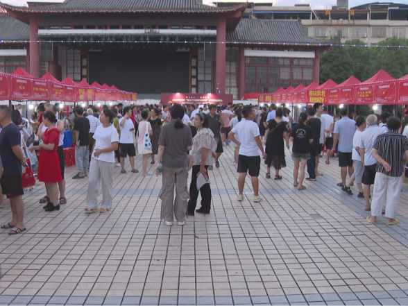 2025年祁阳市“百日千万招聘专项行动”夜市特色招聘会火热举行