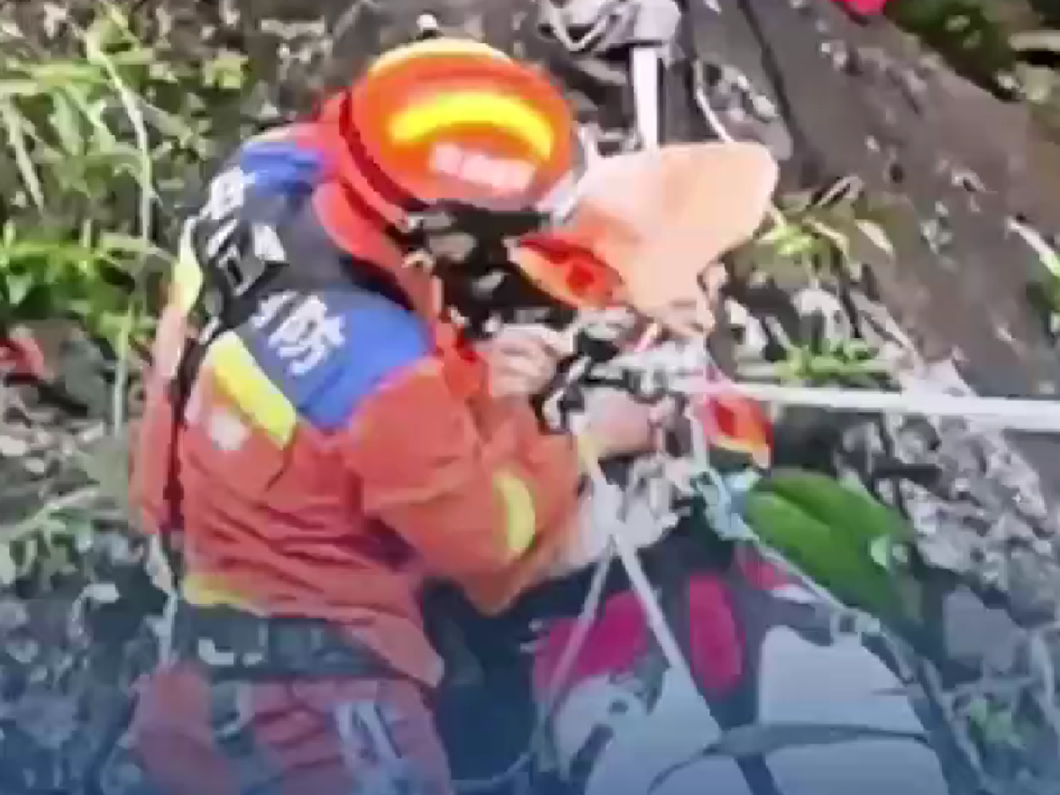 视频丨永州消防员横渡激流营救三名游客