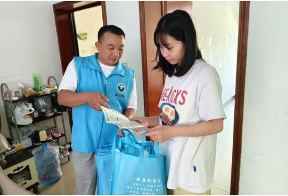 蓝山县开展禁毒与基孔肯雅热、登革热防治联合入户活动