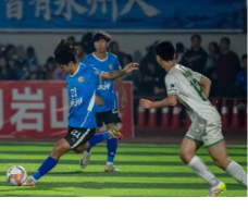 记者眼中的邢隽恺——“角球王子”的脚下魔法