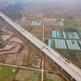 零道高速项目西边湾特大桥顺利贯通