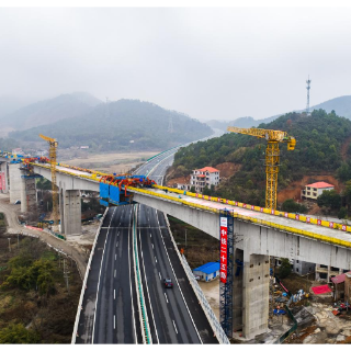 永州：邵永高铁跨芦洪江特大桥连续梁全部合龙