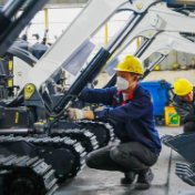 湖南新田：新春忙生产 力争“开门红”（组图）