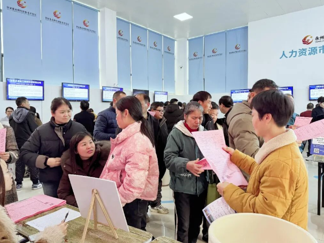 永州经开区举办“春风行动”专场招聘会