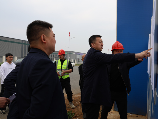 江永：李群辉调研企业发展和“三类”重点项目建设工作