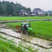 湖南新田：农机助春耕（组图）