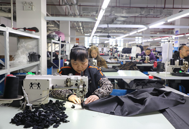 蓝山：企业开足马力赶订单 全力冲刺“开门红”（组图）