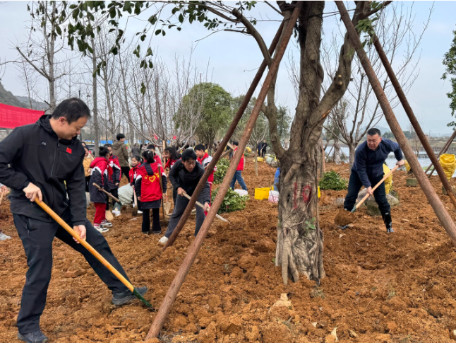 江永：履行义务植树 共建美丽家园