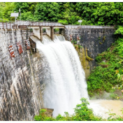 湖南新田：开闸泄洪 安全度汛（组图）