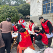 热血赴春约 公益暖校园——湖南科技学院开展无偿献血公益活动