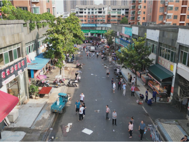 祁阳天宇第一城市场违规搭建棚子集中拆除行动全面启动