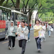 冷水滩：铃声响起 拥抱为序 少年奔赴人生旷野