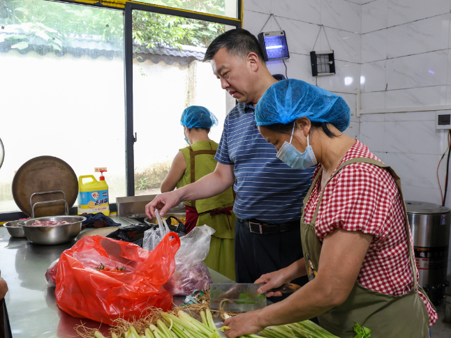 江永：李群辉实地调度民生实事领域集中整治工作