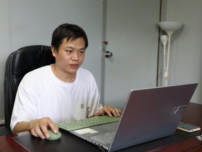 湖南省五一劳动奖章获得者廖东华：扎根乡土 用心做好家乡产物