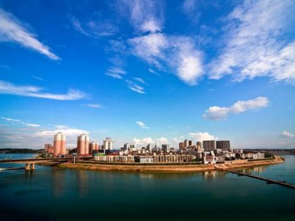 热爱永远滚烫 冲锋永不止步——写在2026年湘超开赛之际