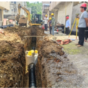 新田:高温下的“血管”手术 乡镇污水管网铺设攻坚正酣