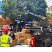 蓝山:路灯改造焕新 守护群众安全