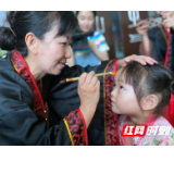 做香囊编五彩绳 益阳市博物馆与30组亲子家庭共度“双节”