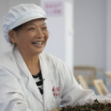 脱贫故事·安化① | 易地搬迁、扶贫车间 让田庄乡的谌九莲有了新生活