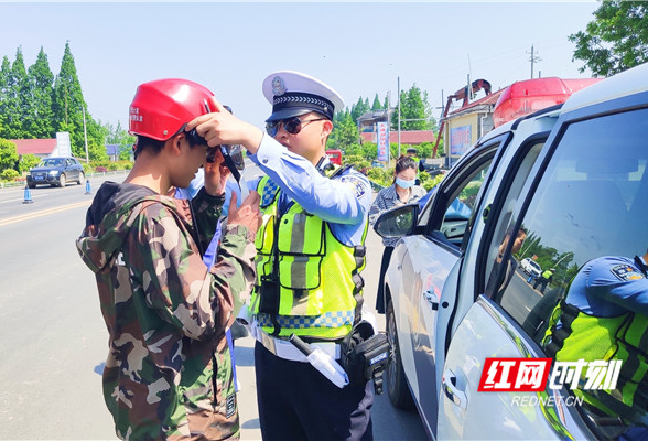 益阳市公安局交警支队大通湖大队多措并举为群众办实事