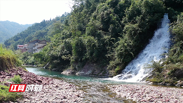 山溪汇成河。