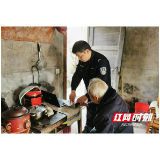 南县浪拔湖镇：上门指纹认证 温暖老人心