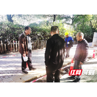 市民反映雨天路滑 益阳高新区综合行政执法局：立即“换新衣”