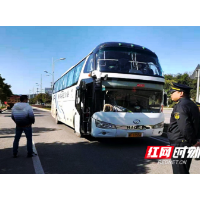 益阳交通: 未持有效包车客运标志牌 两台旅游客车被查获