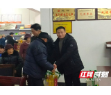 安化县滔溪镇：爱心人士捐赠物资  情暖人心