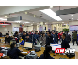 桃江县政务中心公安窗口积极应对学生办证高峰