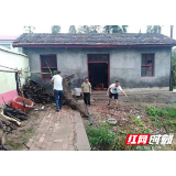 南县：乡镇上门入户办实事 “清洁庭院”换新颜