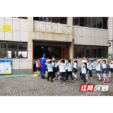 蓝天救援队助力益阳龙洲小学防震防火疏散讲座与演练
