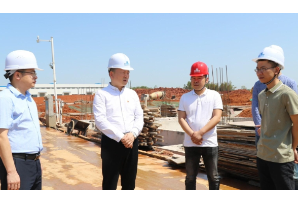 马文才调度衡龙新区重点项目建设并慰问一线工人