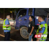 安化县城管执法局：深夜突击！严厉查处渣土车违规运输行为