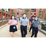 罗讯调研县职教中心和外国语学校开学准备工作